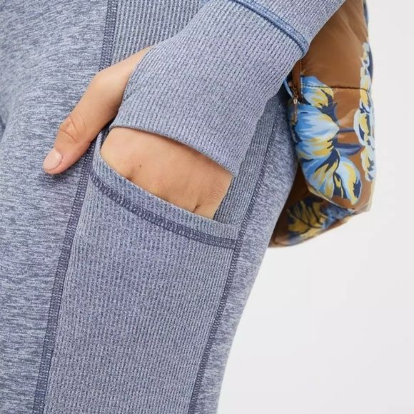 Hugger Leggings With Phone Pocket. Size XS Short. - Picture 3 of 6